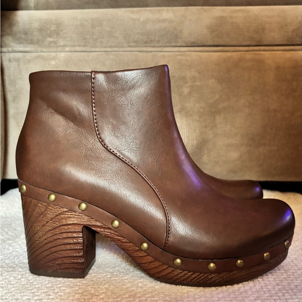 Korks Brown Ankle Boots Wooden Heel Studded Trim size 7